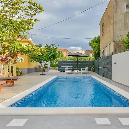 בית נופש Homena With A Heated Pool *
