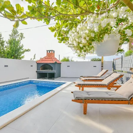 Homena With A Heated Pool Casa vacanze Bibinje