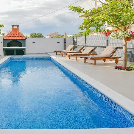 בית נופש Homena With A Heated Pool ביבינייה