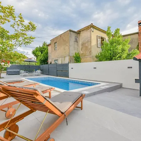 Homena With A Heated Pool Casa vacanze Bibinje