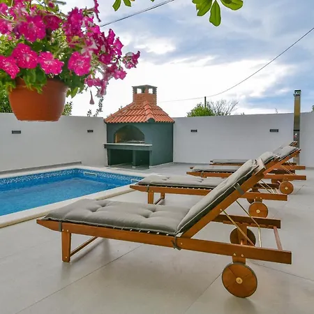 בית נופש Homena With A Heated Pool ביבינייה