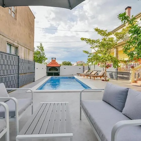 Homena With A Heated Pool * Bibinje