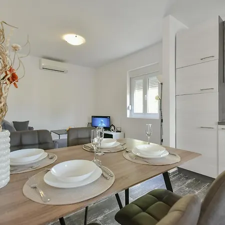 Homena With A Heated Pool Casa vacanze *