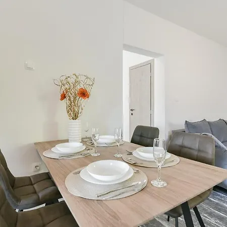 Homena With A Heated Pool * Bibinje