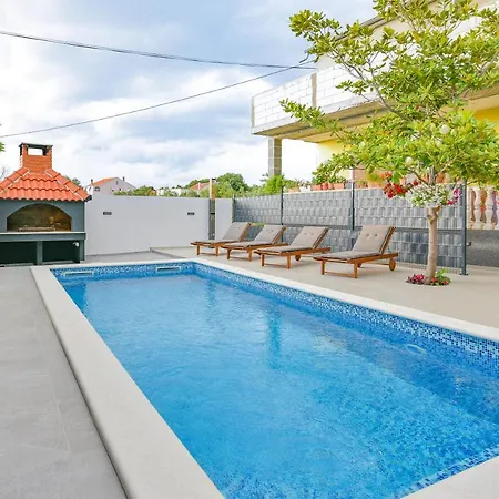 Homena With A Heated Pool * Bibinje