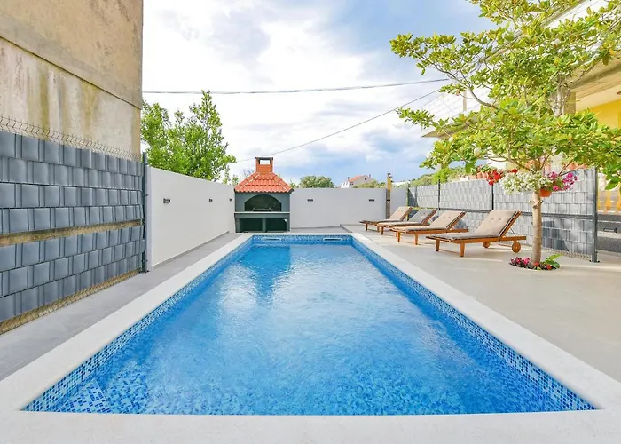 Homena With A Heated Pool