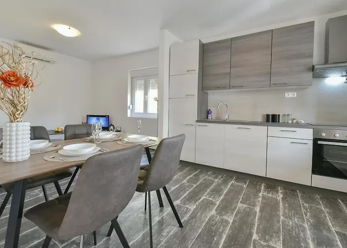 Holiday home Homena With A Heated Pool Bibinje
