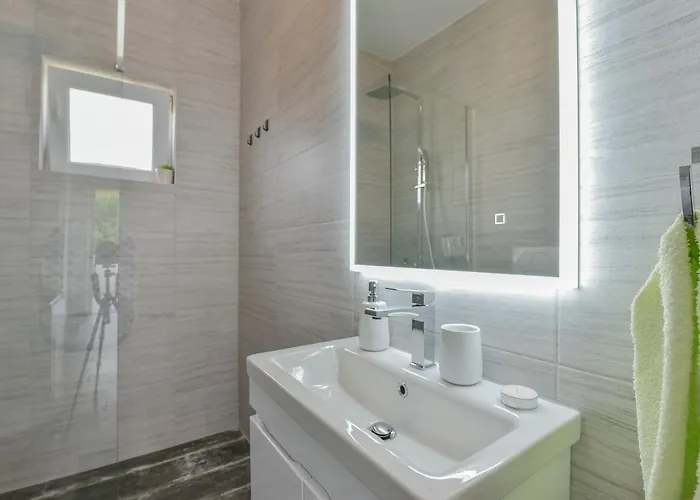 Homena With A Heated Pool Casa vacanze