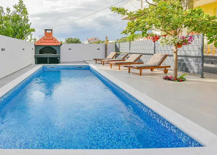 Casa vacanze Homena With A Heated Pool Bibinje