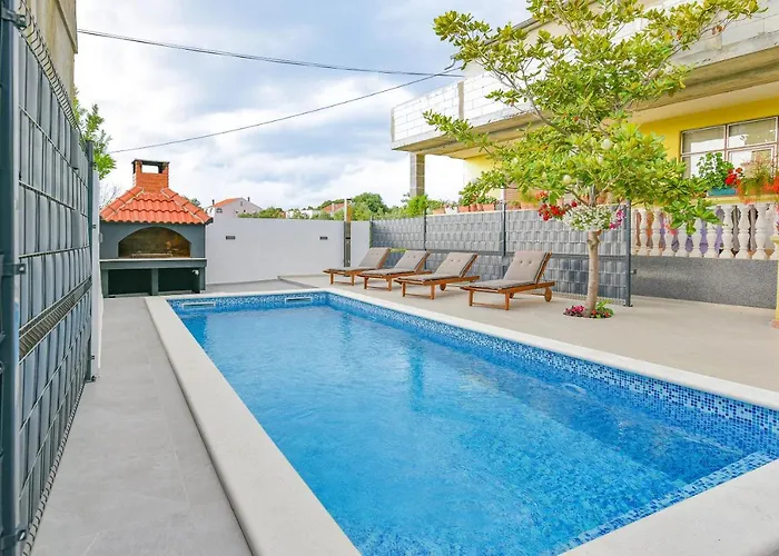 Homena With A Heated Pool * Bibinje
