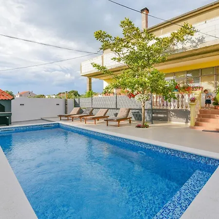 Homena With A Heated Pool *