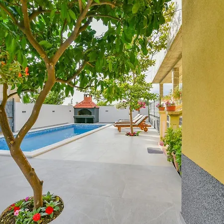 Homena With A Heated Pool