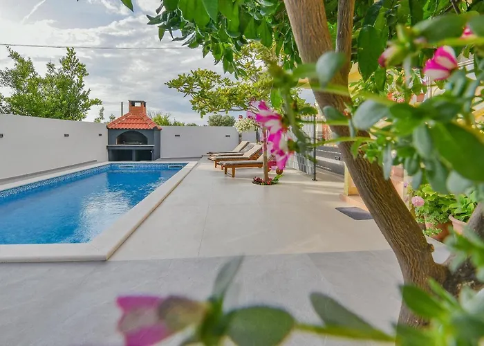 Homena With A Heated Pool * Bibinje