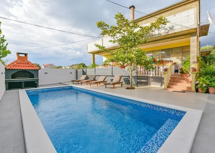 Homena With A Heated Pool *