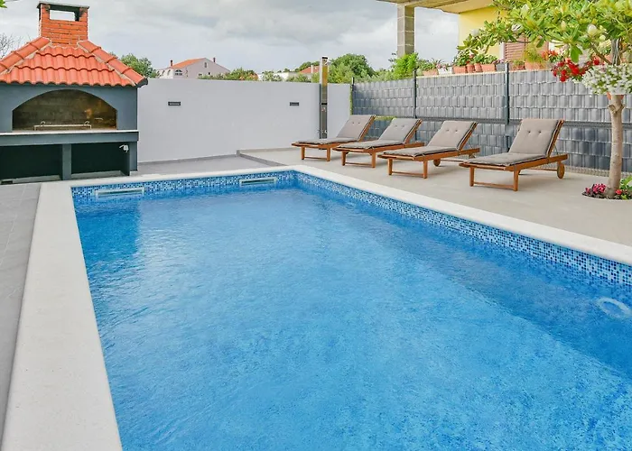 Vikendica Homena With A Heated Pool *